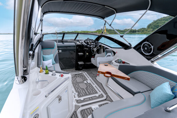 cockpit da Focker 272 GTC